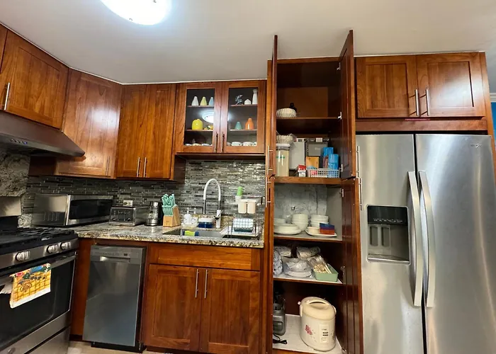 Aloha Waikiki Condo 2Beds, 2Baths, Free Parking.